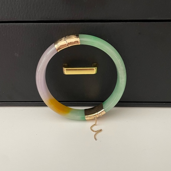 Jewelry - Jade bangle